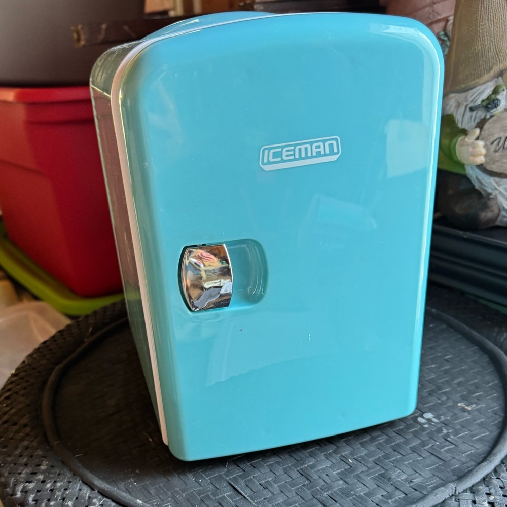 Iceman Mini Fridge in Blue